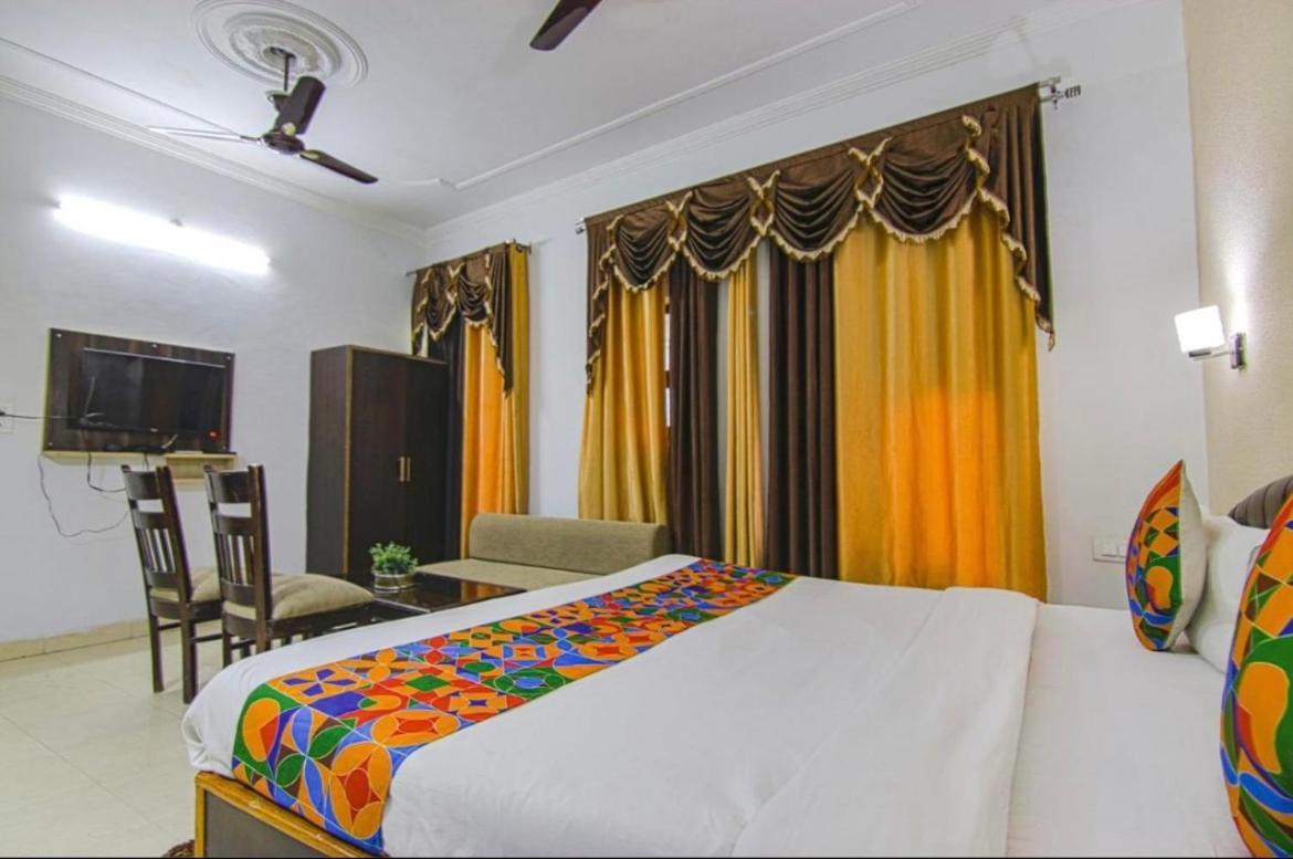 The For You Hotel & Restaurant Rishīkesh Extérieur photo