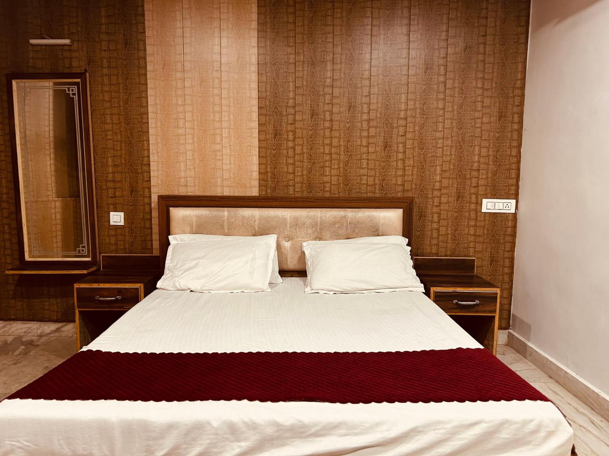 The For You Hotel & Restaurant Rishīkesh Extérieur photo