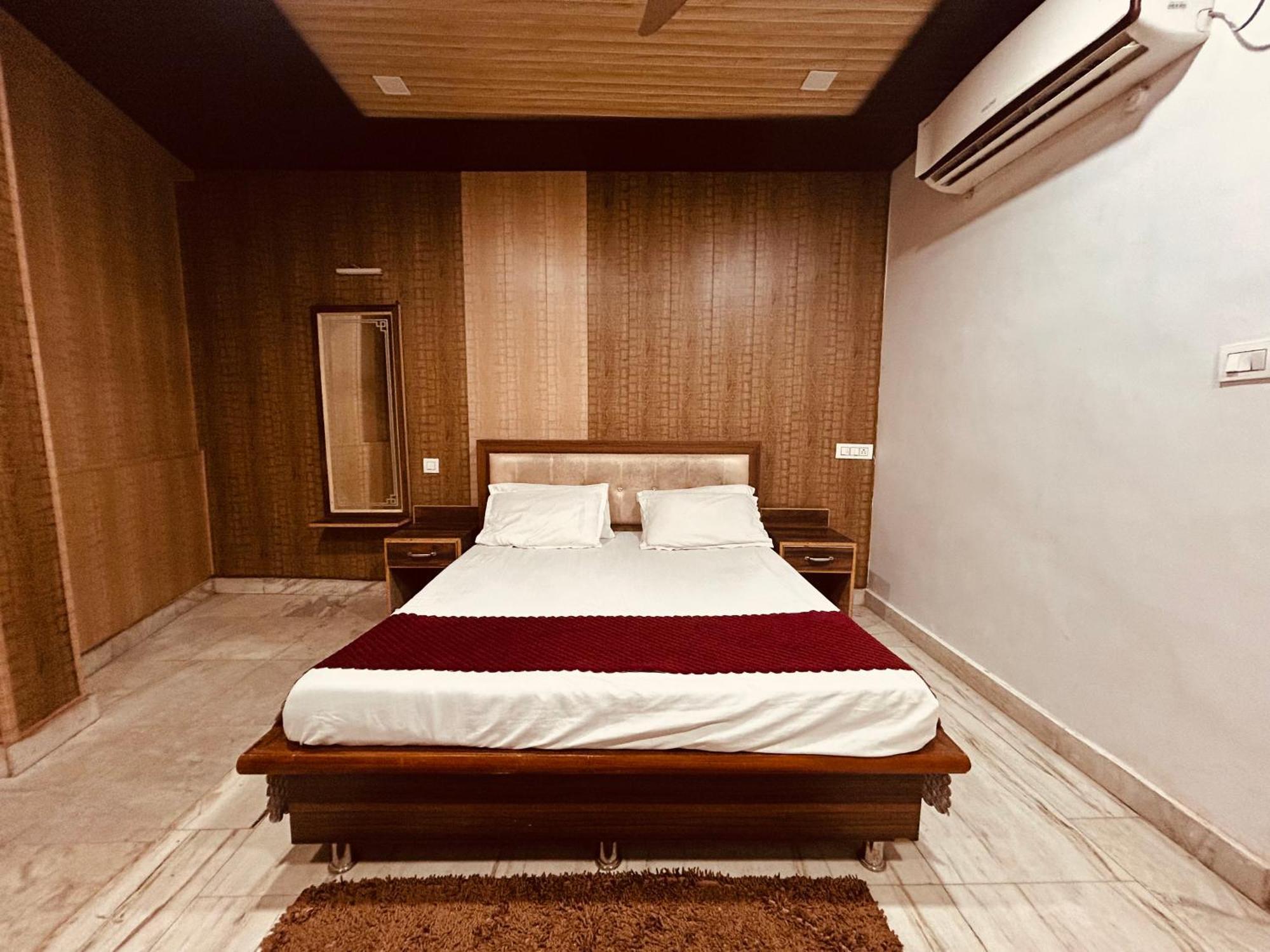 The For You Hotel & Restaurant Rishīkesh Extérieur photo